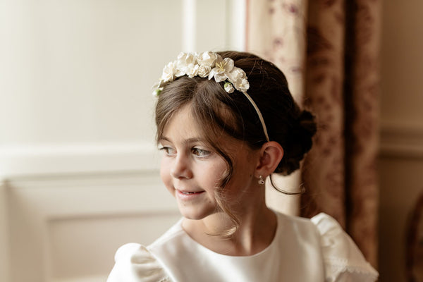 Holy Communion flower crown, First Communion flower crown, girls Communion flower crown, white Communion flower crown, ivory Communion flower crown, floral Communion headpiece, Communion floral crown, Communion flower headpiece, Communion hair accessories, Communion hair accessories Ireland, Communion headpiece Ireland, handmade Communion flower crown, handmade Communion headpiece Ireland, luxury Communion flower crown, girls floral headpiece, white flower crown for girls, ivory flower crown for girls, 
