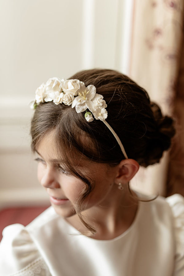 Holy Communion flower crown, First Communion flower crown, girls Communion flower crown, white Communion flower crown, ivory Communion flower crown, floral Communion headpiece, Communion floral crown, Communion flower headpiece, Communion hair accessories, Communion hair accessories Ireland, Communion headpiece Ireland, handmade Communion flower crown, handmade Communion headpiece Ireland, luxury Communion flower crown, girls floral headpiece, white flower crown for girls, ivory flower crown for girls, 