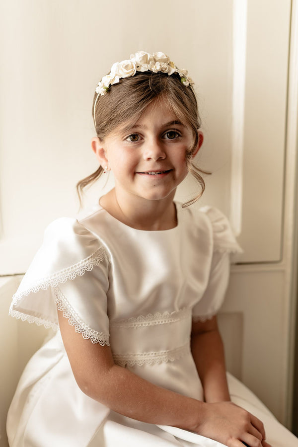 Holy Communion flower crown, First Communion flower crown, girls Communion flower crown, white Communion flower crown, ivory Communion flower crown, floral Communion headpiece, Communion floral crown, Communion flower headpiece, Communion hair accessories, Communion hair accessories Ireland, Communion headpiece Ireland, handmade Communion flower crown, handmade Communion headpiece Ireland, luxury Communion flower crown, girls floral headpiece, white flower crown for girls, ivory flower crown for girls, 