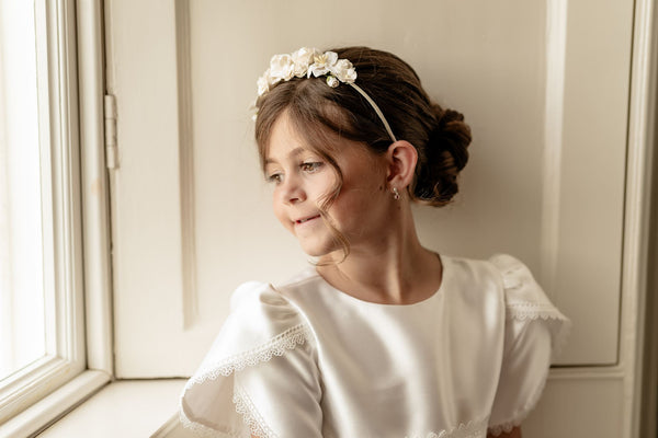 Holy Communion flower crown, First Communion flower crown, girls Communion flower crown, white Communion flower crown, ivory Communion flower crown, floral Communion headpiece, Communion floral crown, Communion flower headpiece, Communion hair accessories, Communion hair accessories Ireland, Communion headpiece Ireland, handmade Communion flower crown, handmade Communion headpiece Ireland, luxury Communion flower crown, girls floral headpiece, white flower crown for girls, ivory flower crown for girls, 