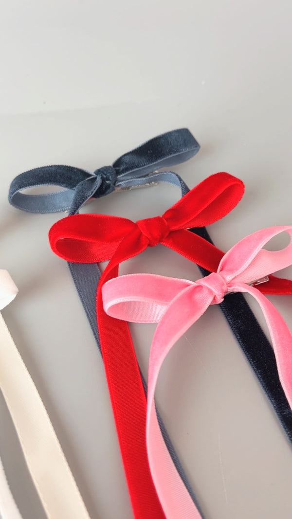 Long velvet bow