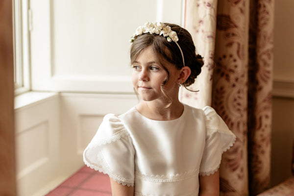 Holy Communion flower crown, First Communion flower crown, girls Communion flower crown, white Communion flower crown, ivory Communion flower crown, floral Communion headpiece, Communion floral crown, Communion flower headpiece, Communion hair accessories, Communion hair accessories Ireland, Communion headpiece Ireland, handmade Communion flower crown, handmade Communion headpiece Ireland, luxury Communion flower crown, girls floral headpiece, white flower crown for girls, ivory flower crown for girls, 