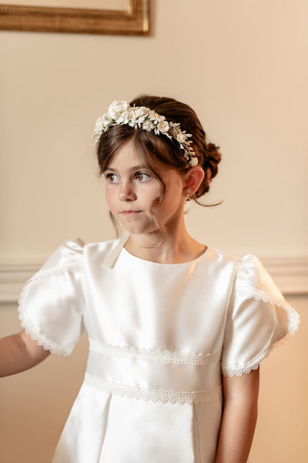 Communion flower crown, Communion flower crown Ireland, First Holy Communion flower crown, First Communion flower crown, girls Communion flower crown, white Communion flower crown, ivory Communion flower crown, floral Communion headpiece, Communion floral crown, Communion flower headpiece, Communion hair accessories, Communion hair accessories Ireland, Communion headpiece Ireland, handmade Communion flower crown, handmade Communion headpiece Ireland, luxury Communion flower crown, girls floral headpiece,