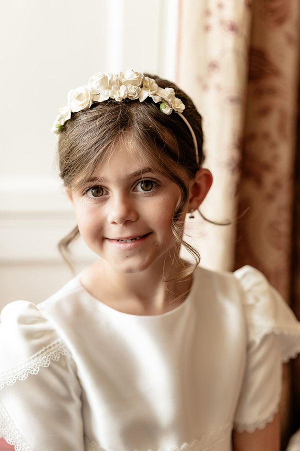 Holy Communion flower crown, First Communion flower crown, girls Communion flower crown, white Communion flower crown, ivory Communion flower crown, floral Communion headpiece, Communion floral crown, Communion flower headpiece, Communion hair accessories, Communion hair accessories Ireland, Communion headpiece Ireland, handmade Communion flower crown, handmade Communion headpiece Ireland, luxury Communion flower crown, girls floral headpiece, white flower crown for girls, ivory flower crown for girls, 