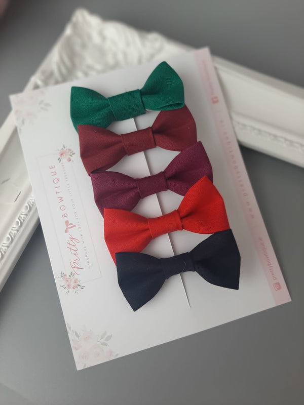 Small hair clips, baby bows, toddler clips, small hair bow, small bow, small baby bow, christmas bows, small christmas bows.