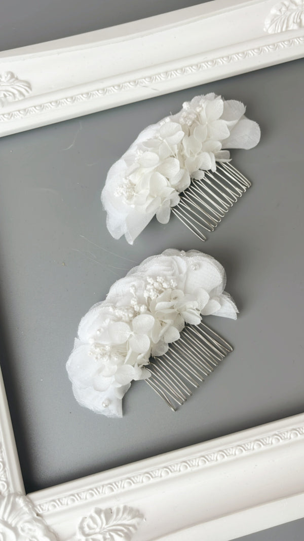 White Flower Comb with Pearls